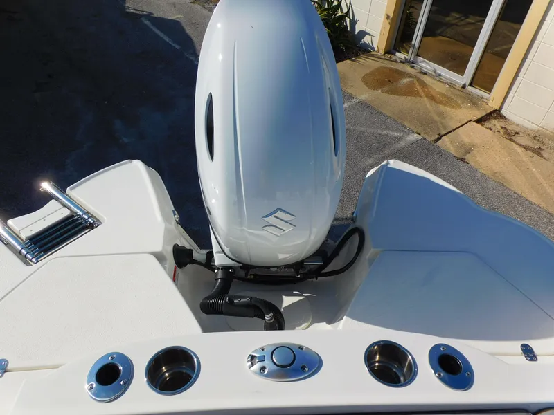 Slide: The Image of 2024 Stingray 211 DC boat with outboard motor and cup holders. - 16
