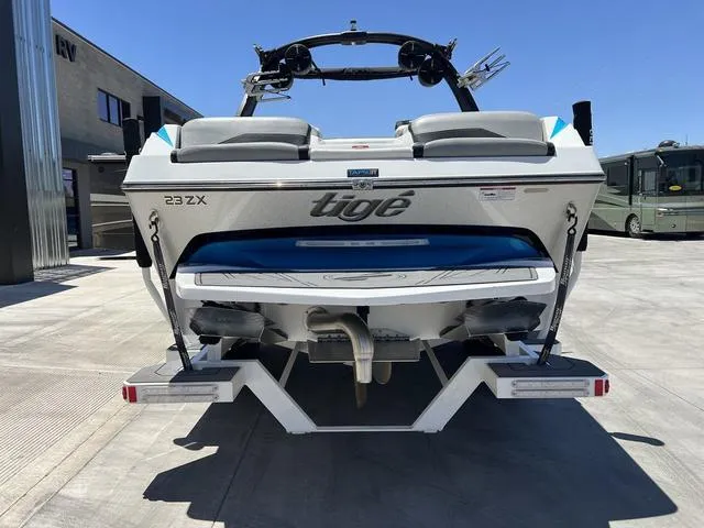 Slide: The Image of Tigé 23ZX 2022 - 4