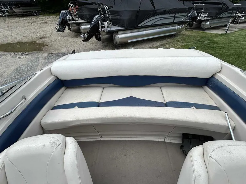Slide: The Image of 2002 Larson SEi 190 boat interior with white and blue seating. - 6
