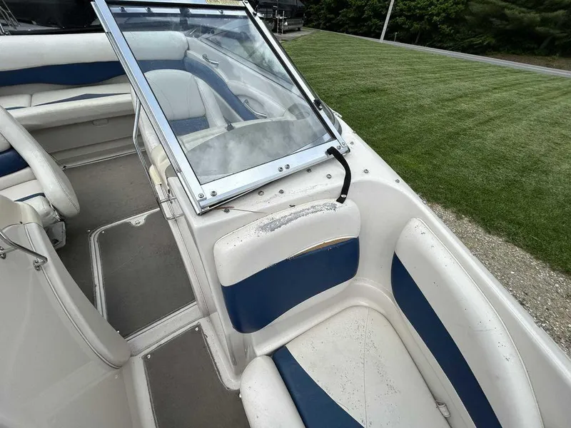 Slide: The Image of 2002 Larson SEi 190 boat interior with blue and white seating. - 8