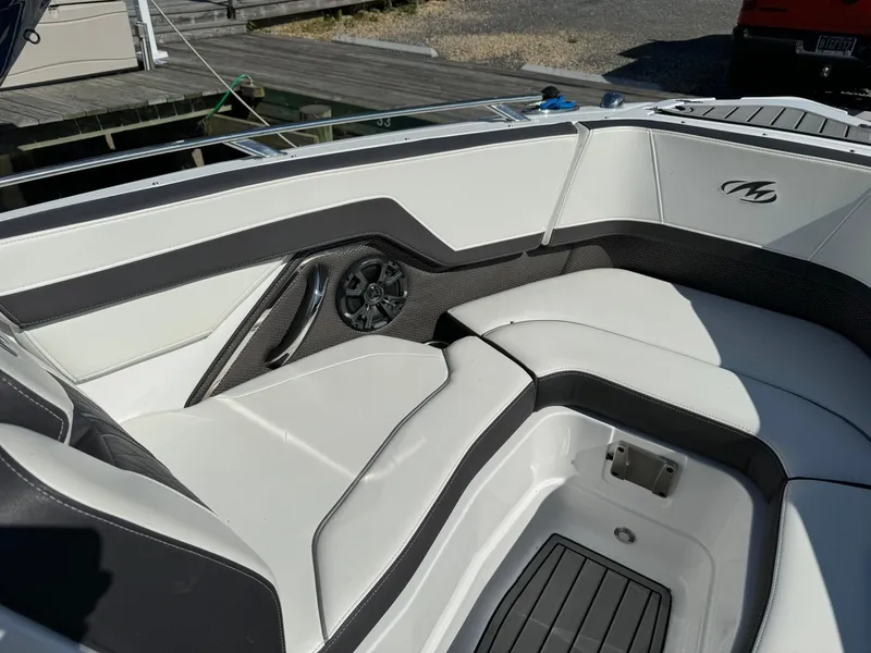 Slide: The Image of 2018 Monterey 258 Super Sport boat interior with white and black seating. - 20
