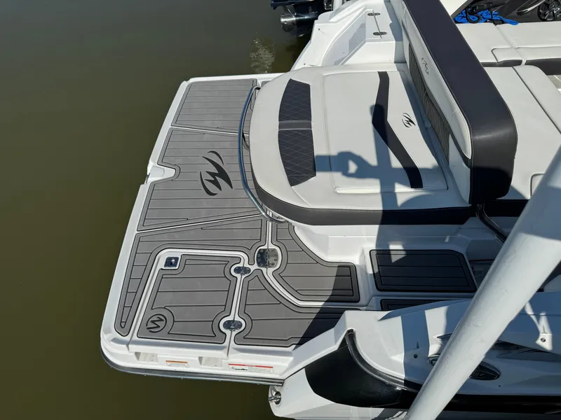 Slide: The Image of 2018 Monterey 258 Super Sport boat with swim platform and seating. - 4