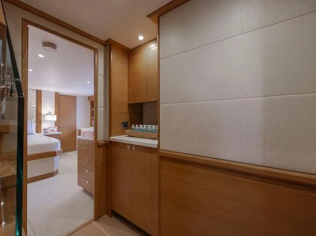 Slide: The Image of Hatteras 100 Raised Pilothouse 2015 - 110