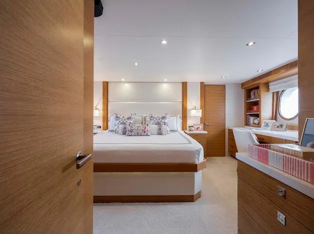 Slide: The Image of Hatteras 100 Raised Pilothouse 2015 - 118