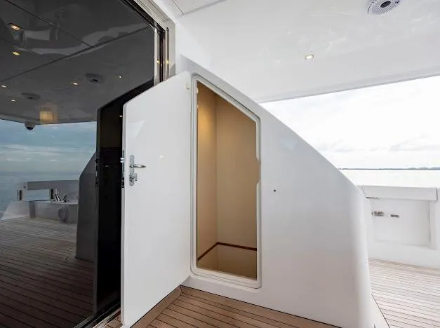 Slide: The Image of Hatteras 100 Raised Pilothouse 2015 - 144