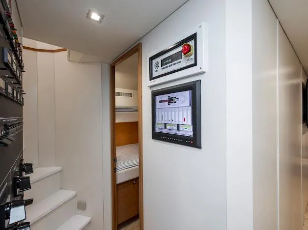 Slide: The Image of Hatteras 100 Raised Pilothouse 2015 - 150