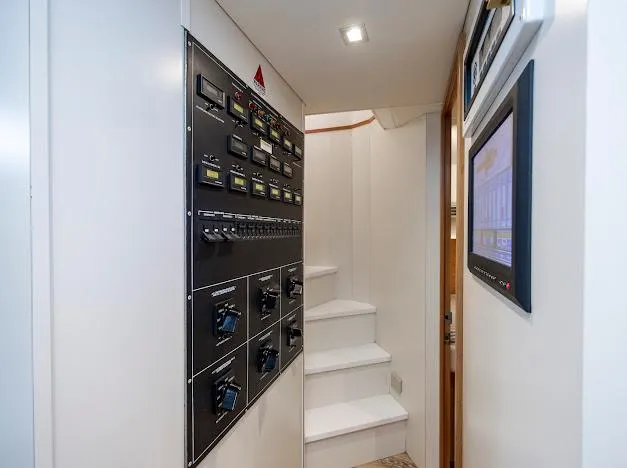 Slide: The Image of Hatteras 100 Raised Pilothouse 2015 - 151