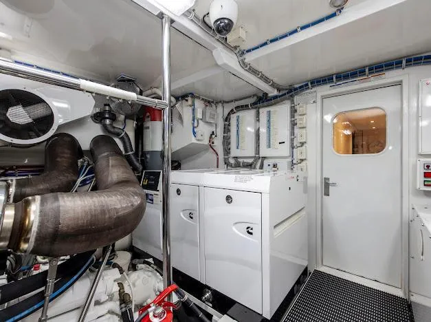 Slide: The Image of Hatteras 100 Raised Pilothouse 2015 - 180