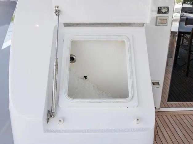 Slide: The Image of Hatteras 100 Raised Pilothouse 2015 - 62