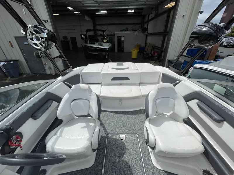 Slide: The Image of Chaparral H20 2015 - 15