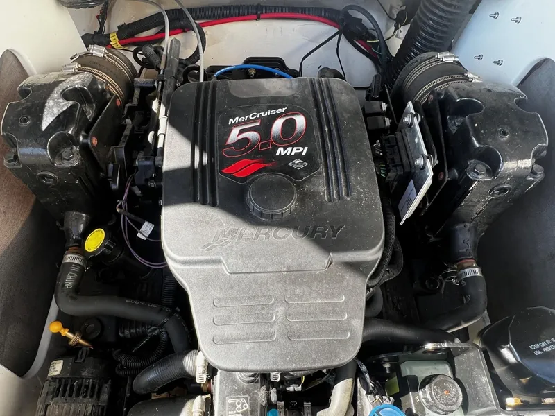 Slide: The Image of 2005 Sea Ray 200 Sport MerCruiser 5.0 MPI engine close-up. - 15