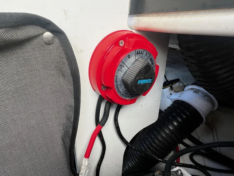 Slide: The Image of Battery switch on a 2005 Sea Ray 200 Sport boat. - 17