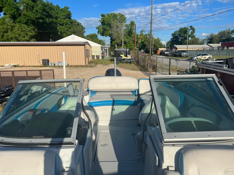 Slide: The Image of 2018 Crownline Eclipse E21 XS boat with open bow seating. - 16