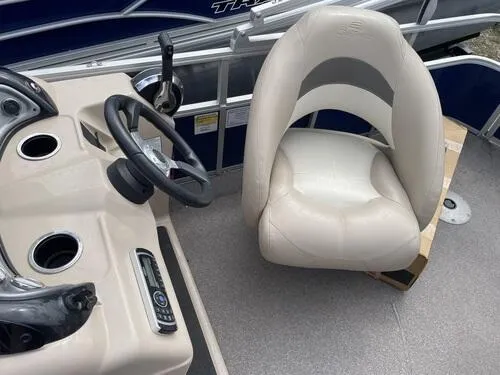 Slide: The Image of 2016 Sun Tracker Fishin' Barge 20 DLX helm with steering wheel and captain's chair. - 10