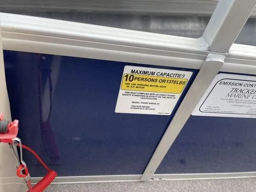 Slide: The Image of Capacity label on 2016 Sun Tracker Fishin' Barge 20 DLX pontoon boat. - 11