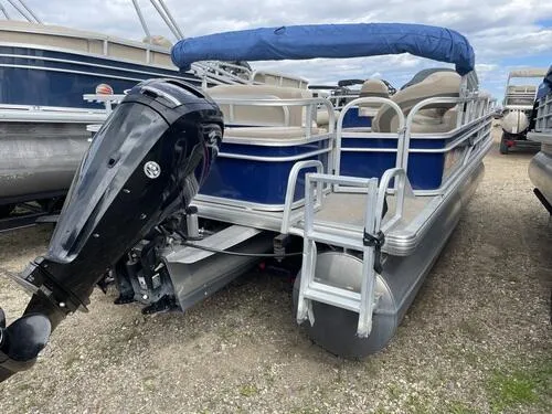 Slide: The Image of 2016 Sun Tracker Fishin' Barge 20 DLX pontoon boat with outboard motor. - 3