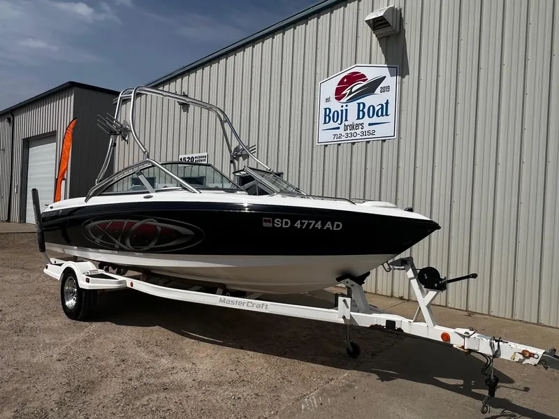 Slide: The Image of 2001 MasterCraft X-10 boat on trailer at Boji Boat Brokers. - 1