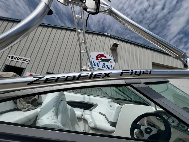 Slide: The Image of 2001 MasterCraft X-10 boat with ZeroFlex Flyer tower at Boji Boat Brokers. - 25