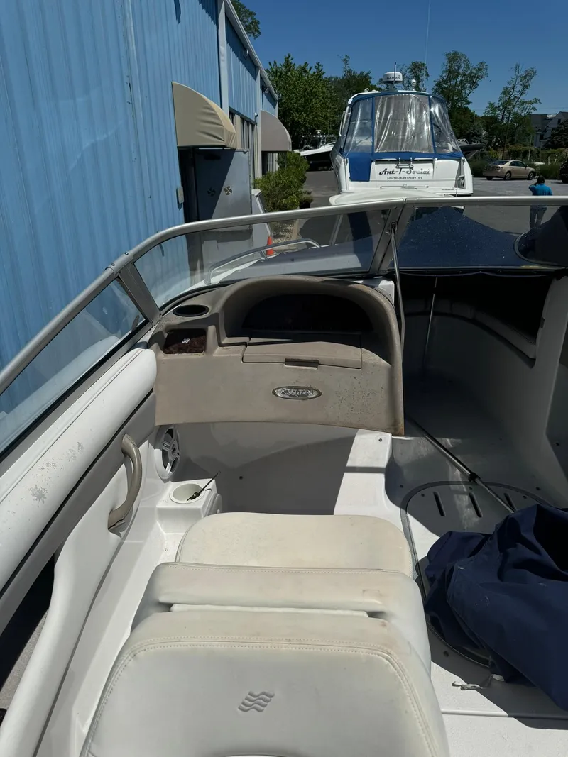 Slide: The Image of 2004 Four Winns 200 Horizon boat interior with seating and steering console. - 10