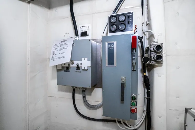 Slide: The Image of Dakota Creek Catamaran Helicopter Capable 1999 - 69