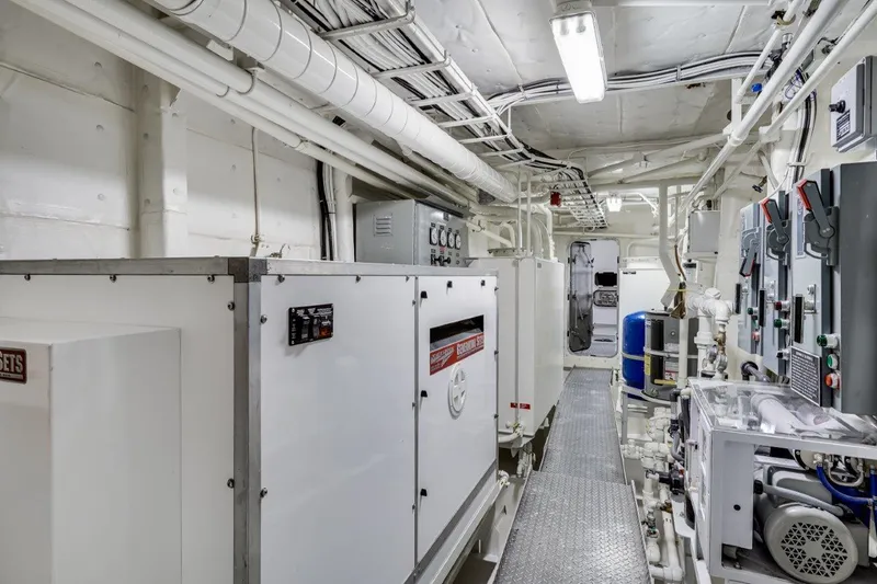 Slide: The Image of Dakota Creek Catamaran Helicopter Capable 1999 - 80