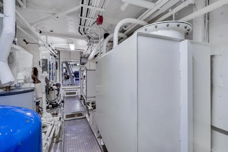 Slide: The Image of Dakota Creek Catamaran Helicopter Capable 1999 - 85