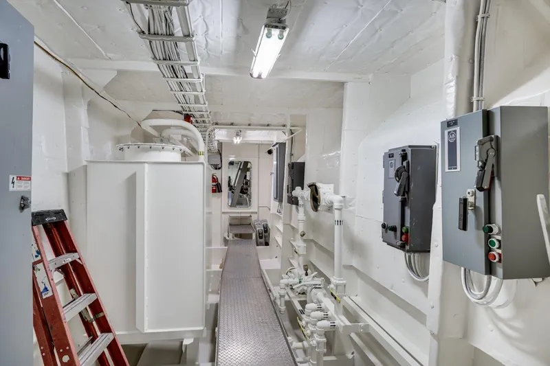 Slide: The Image of Dakota Creek Catamaran Helicopter Capable 1999 - 97