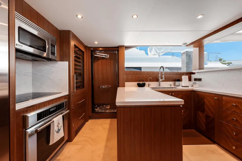 Slide: The Image of Ocean Alexander 100 2018 - 34