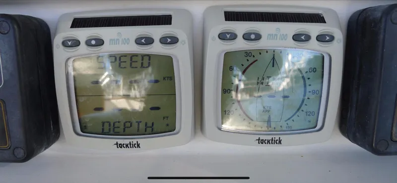 Slide: The Image of Tacktick marine instruments displaying speed and depth on a Norseman 400, 1987 model. - 20