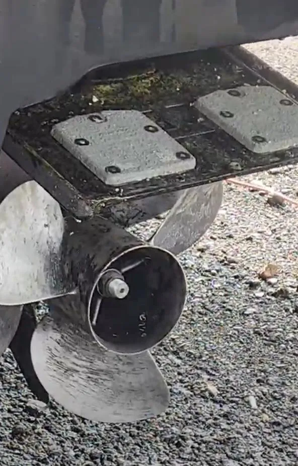 Slide: The Image of Propeller of 2009 Sea Ray 500 Sundancer on gravel surface. - 39