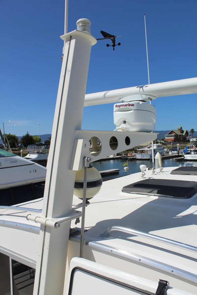 Slide: The Image of Cherubini Independence 50 yacht, 1999 model, featuring Raymarine radar. - 18