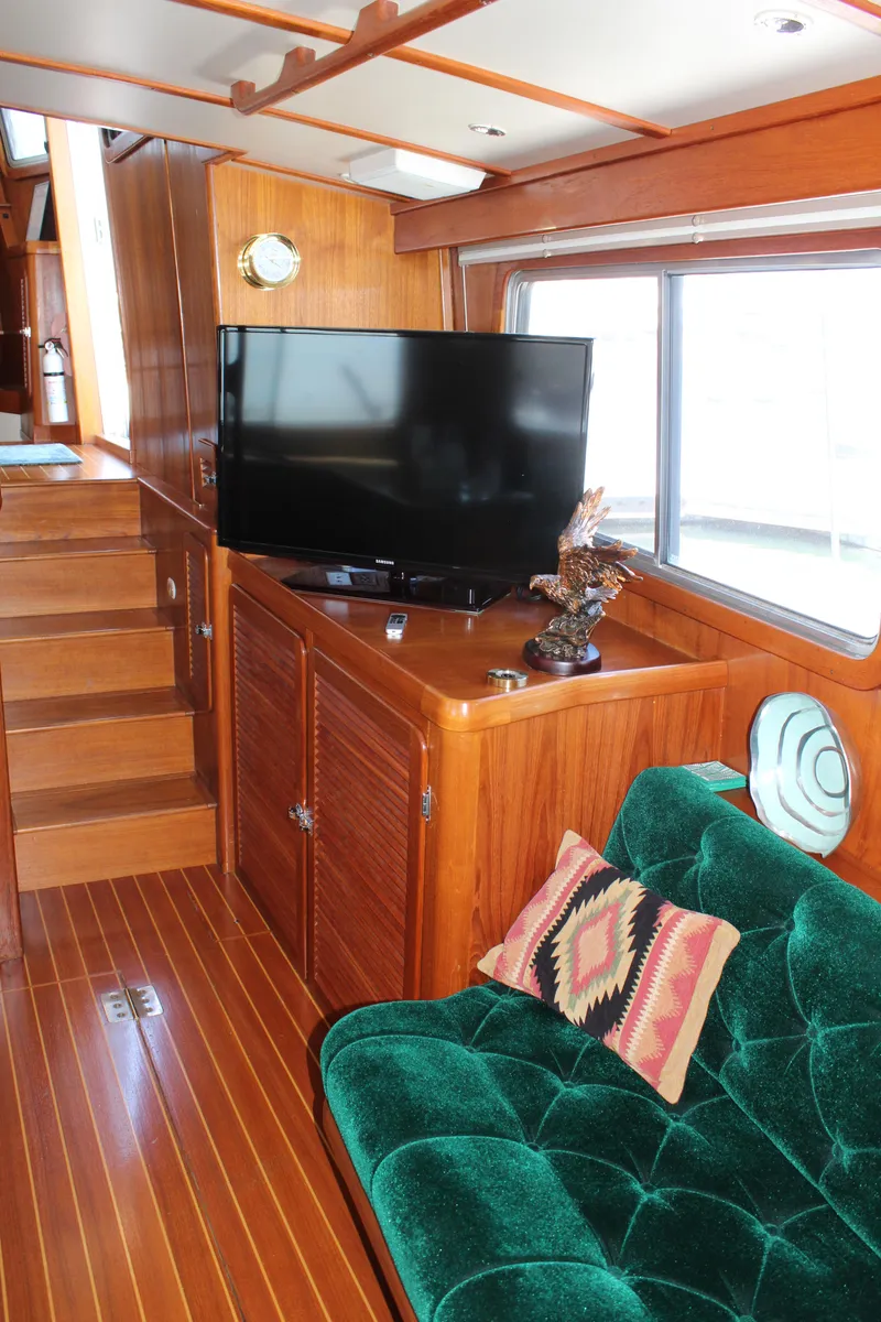 Slide: The Image of Interior of 1999 Cherubini Independence 50 yacht with wooden finish. - 39