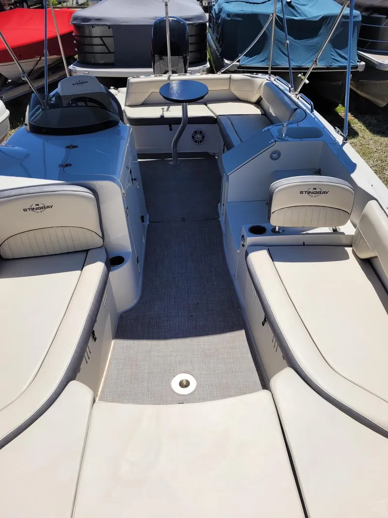 Slide: The Image of 2022 Stingray 212SC boat interior with seating and table. - 23
