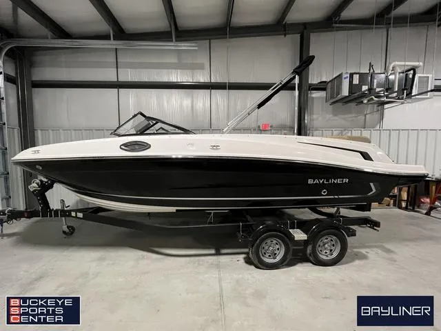 The Image of Bayliner VR6 Bowrider 2024 - 1