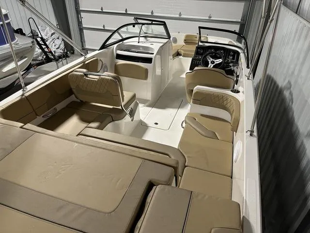 Slide: The Image of Bayliner VR6 Bowrider 2024 - 13