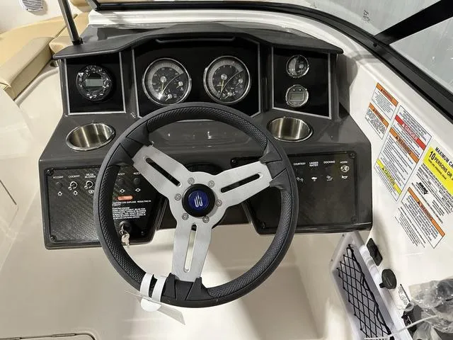 Slide: The Image of Bayliner VR6 Bowrider 2024 - 18