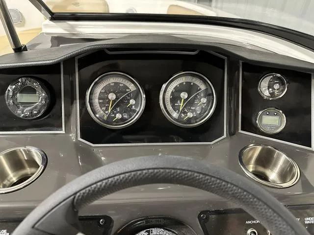 Slide: The Image of Bayliner VR6 Bowrider 2024 - 21