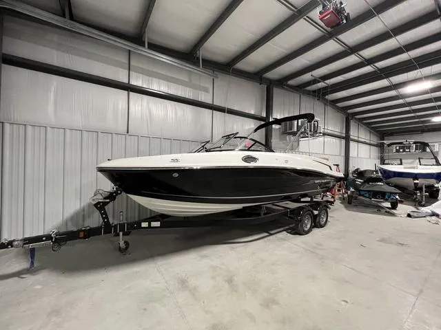 Slide: The Image of Bayliner VR6 Bowrider 2024 - 3