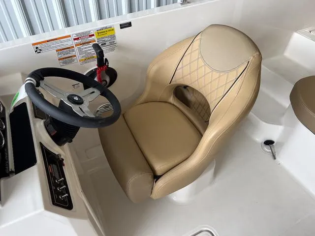 Slide: The Image of Bayliner DX 2050 2024 - 14