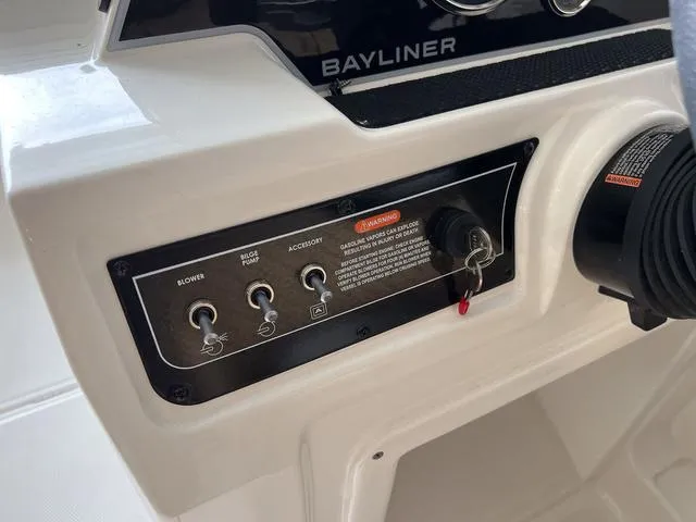 Slide: The Image of Bayliner DX 2050 2024 - 17