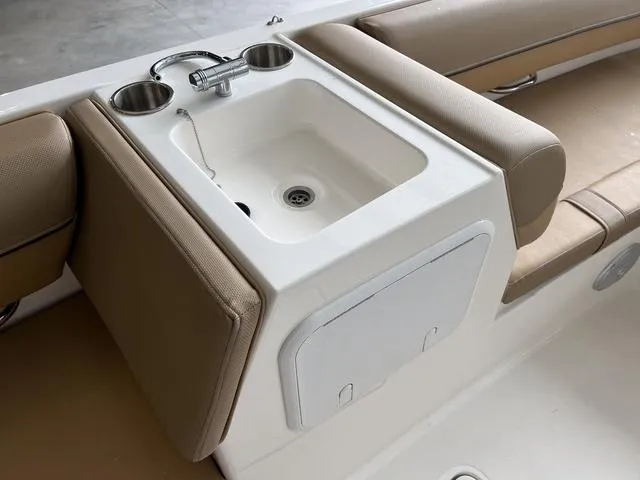 Slide: The Image of Bayliner DX 2050 2024 - 20