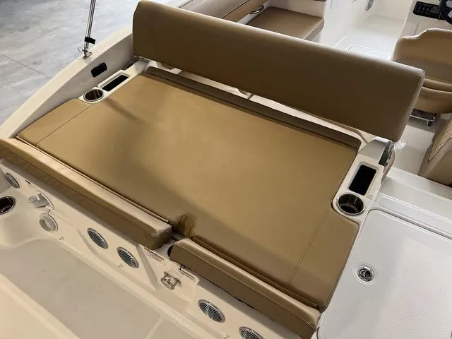 Slide: The Image of Bayliner DX 2050 2024 - 7