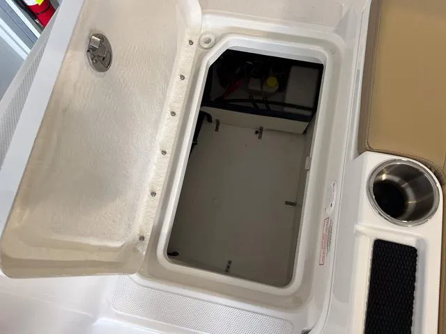 Slide: The Image of Bayliner DX 2050 2024 - 8