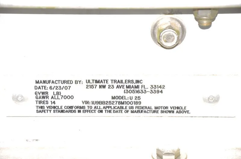 Slide: The Image of Ultimate Trailers, Inc. label on Concept 27' CC 2009 model. - 29