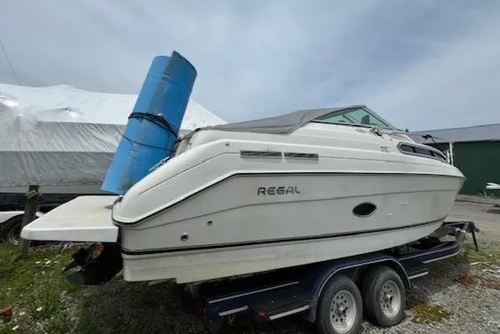 Slide: The Image of 1995 Regal 256 Commodore boat on a trailer, side view. - 11