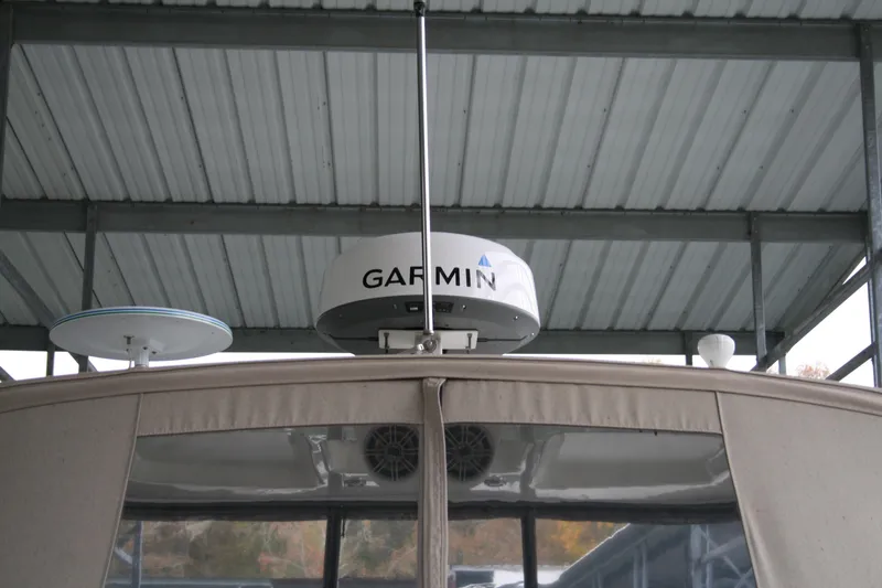 Slide: The Image of Radar equipment on a 2006 Sea Ray Sundancer 380 yacht under a metal canopy. - 9
