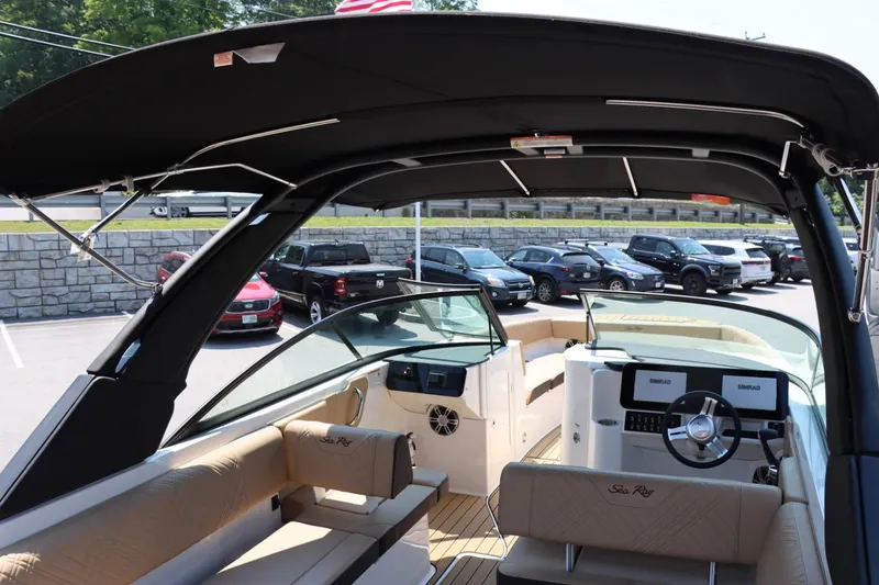 Slide: The Image of Sea Ray 270SDN 2024 - 10