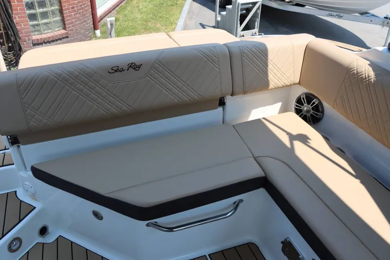 Slide: The Image of Sea Ray 270SDN 2024 - 11