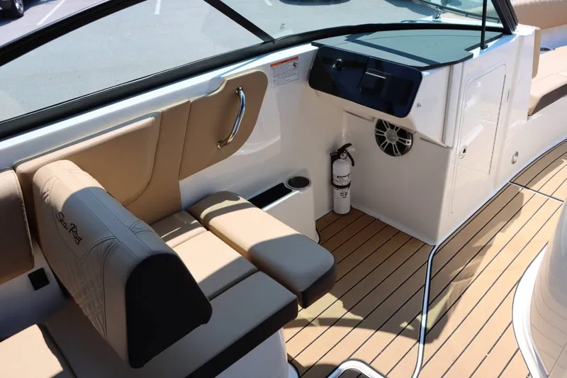 Slide: The Image of Sea Ray 270SDN 2024 - 14