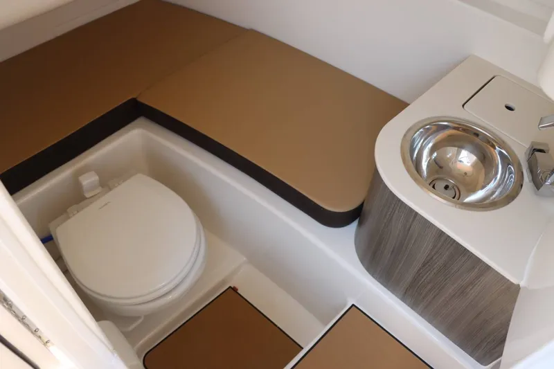 Slide: The Image of Sea Ray 270SDN 2024 - 15